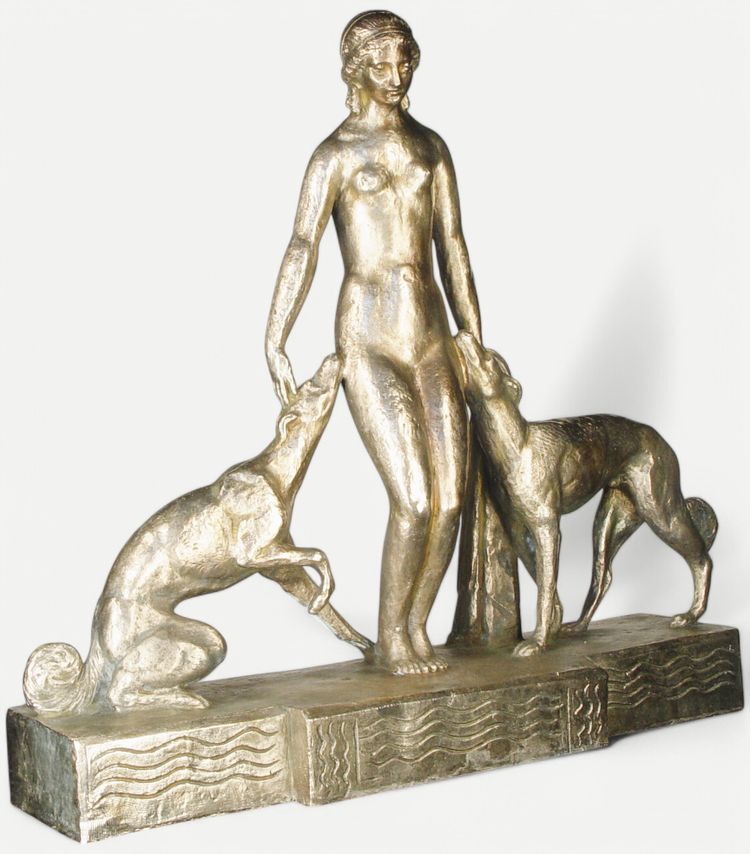 Diana e i levrieri, scultura in bronzo di Giuseppe Joseph (1881-1945)