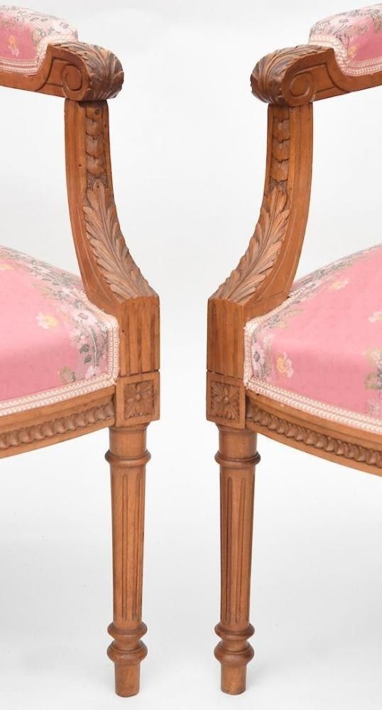 Série de 4 fauteuils cabriolet de style Louis XVI