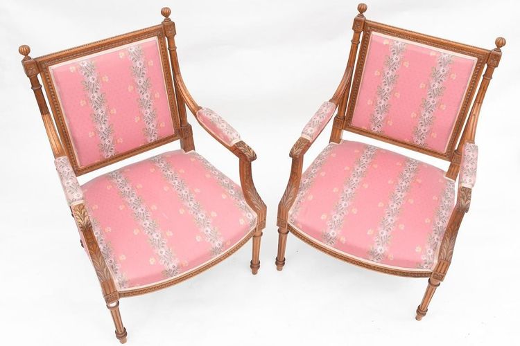 Série de 4 fauteuils cabriolet de style Louis XVI
