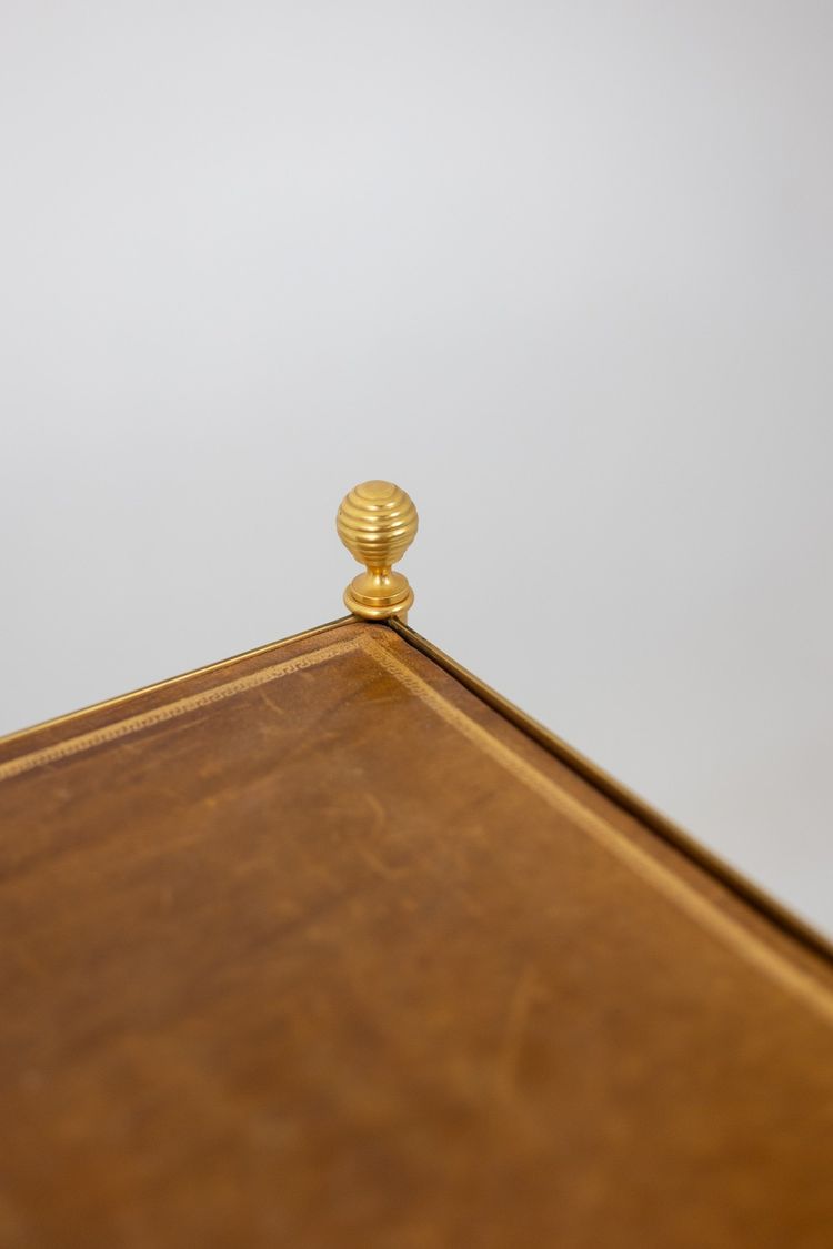 Casa Jansen. Console in ottone dorato e pelle fulva. Circa 1970.  LS64292509I