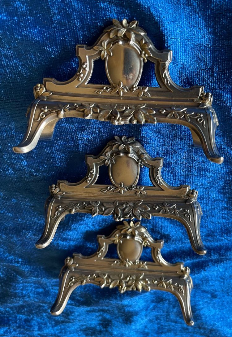 3 targhette d'argento.