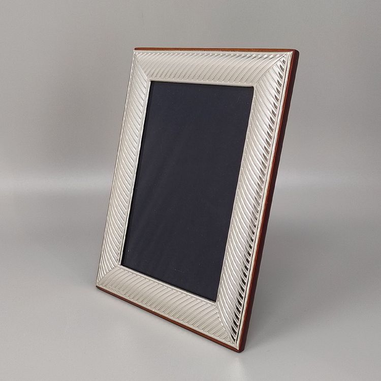 1960s Gorgeous Photo Frame in Silver Plated with Glass. Made in Italy