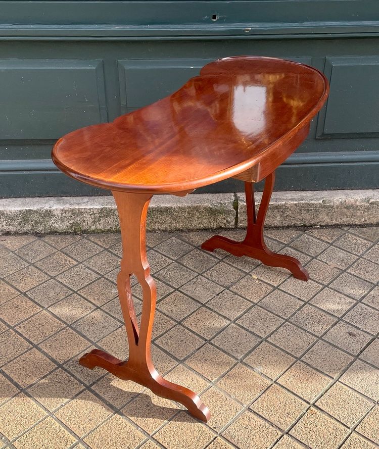 Petit bureau Art nouveau en acajou, fin XIXe / début XXe siècle  