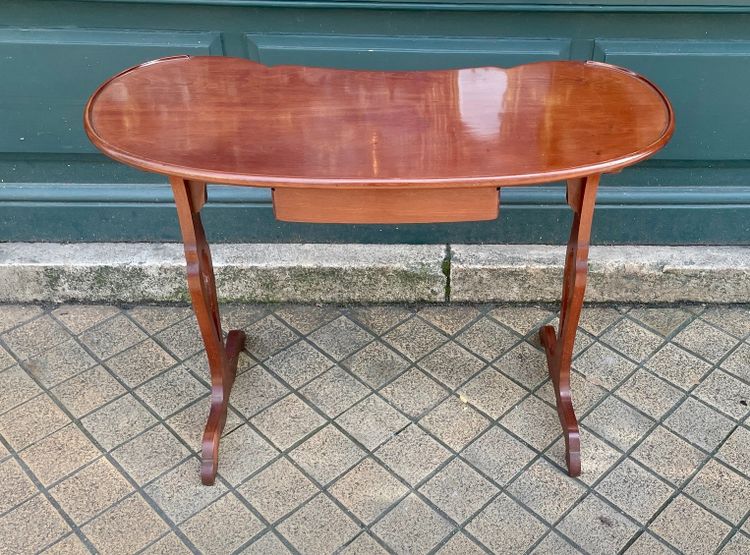 Petit bureau Art nouveau en acajou, fin XIXe / début XXe siècle  