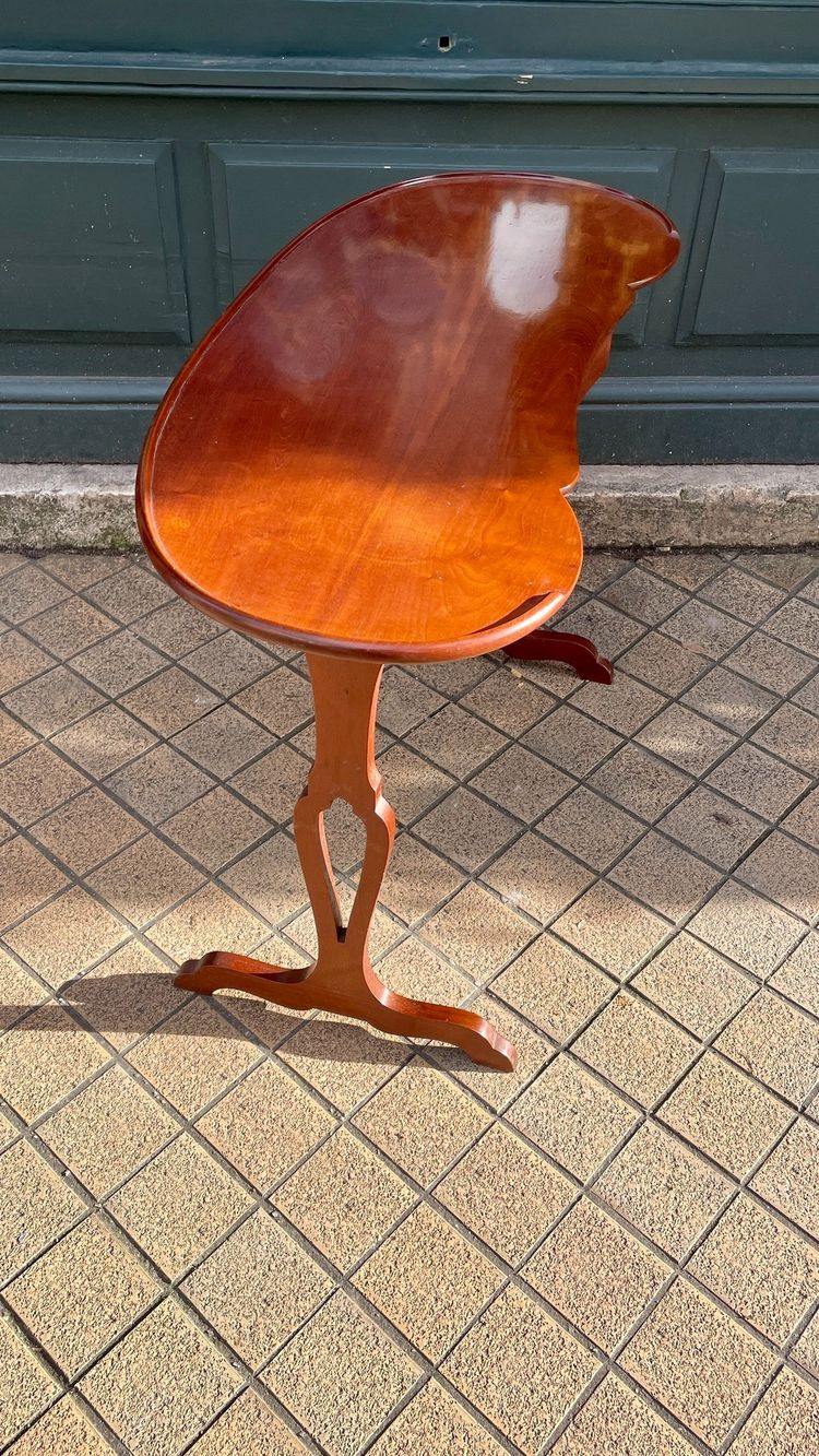 Petit bureau Art nouveau en acajou, fin XIXe / début XXe siècle  