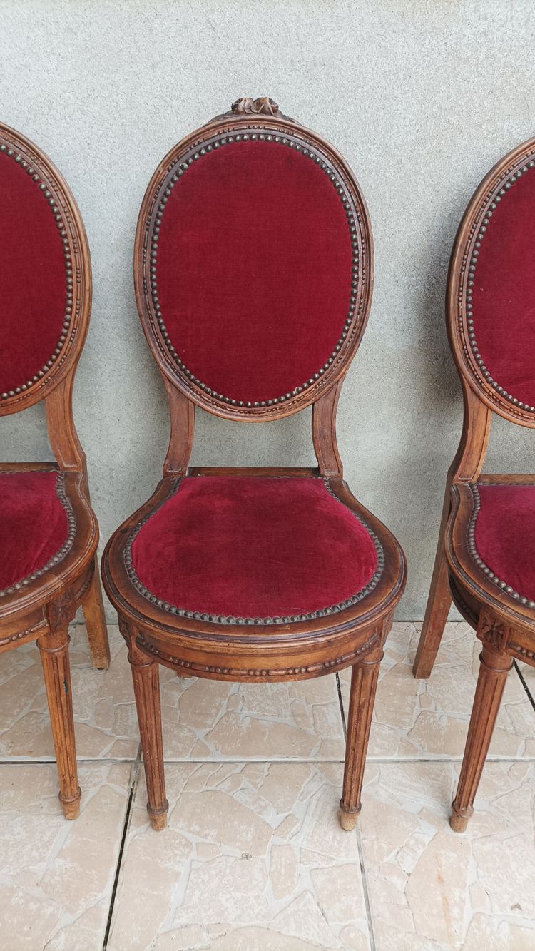 Suite of 4 Louis XVI walnut medallion chairs