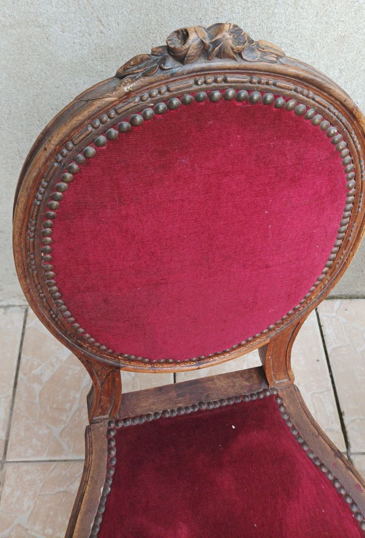 Suite of 4 Louis XVI walnut medallion chairs