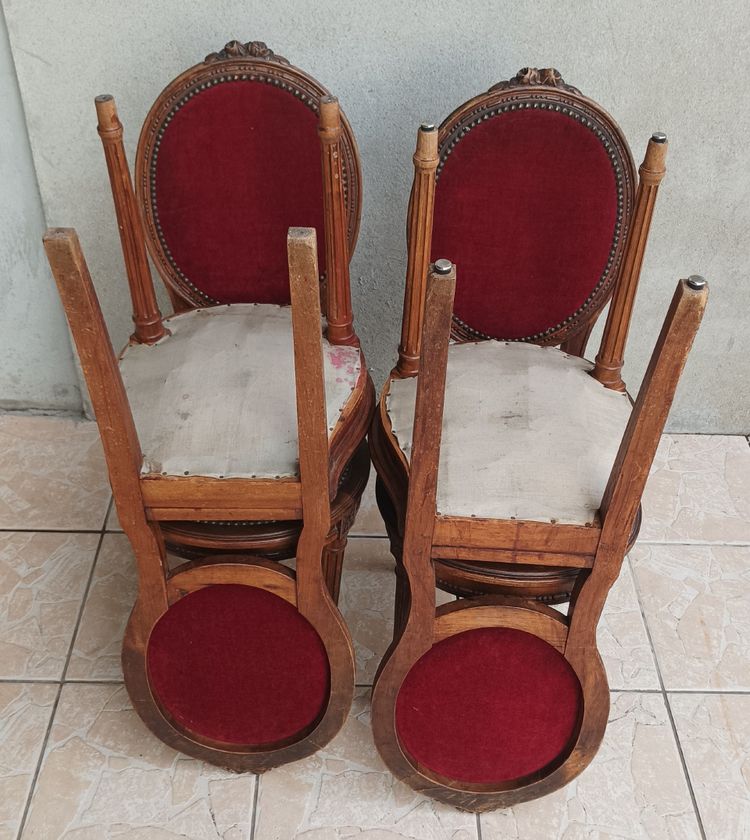Suite of 4 Louis XVI walnut medallion chairs