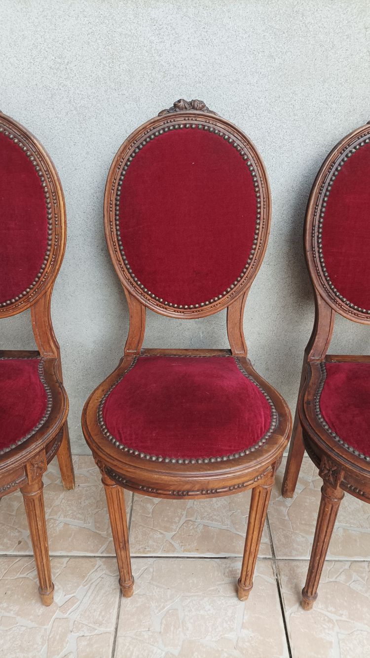 Suite of 4 Louis XVI walnut medallion chairs