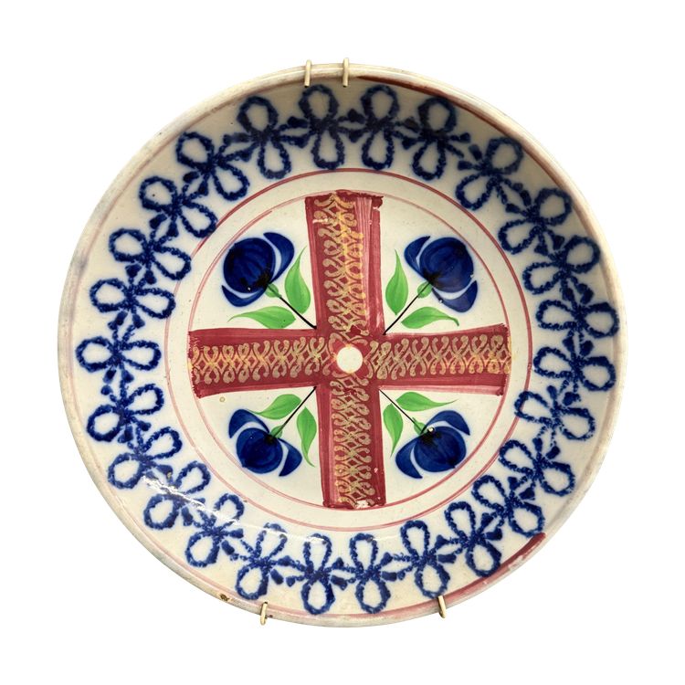 Assiette ancienne en faïence fabriquée en France au 19ème siècle, avec des tulipes, taille 30 cm