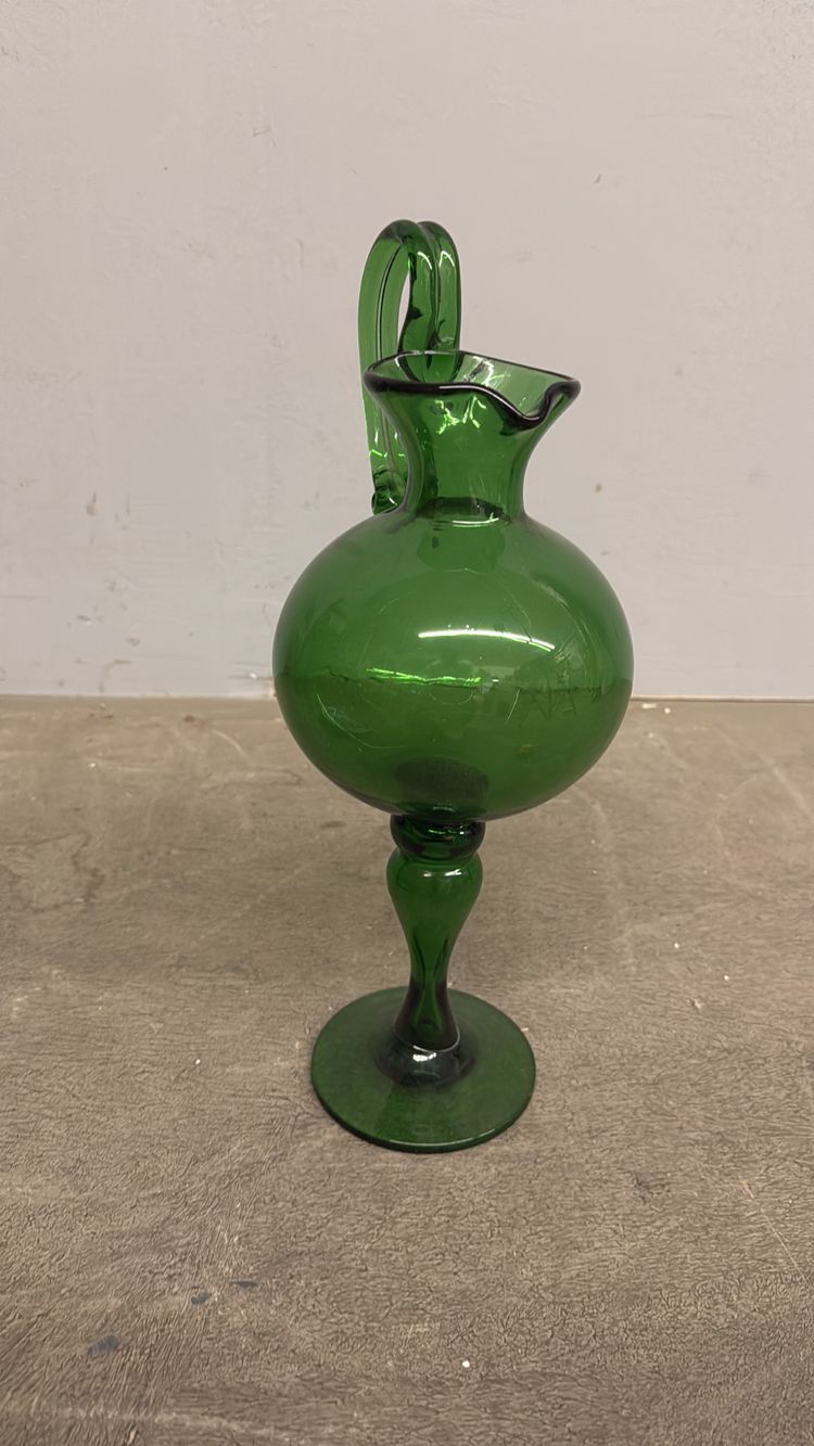 Ancien pichet en verre vert soufflé du début du 20e siècle, Empoli, h 40 cm