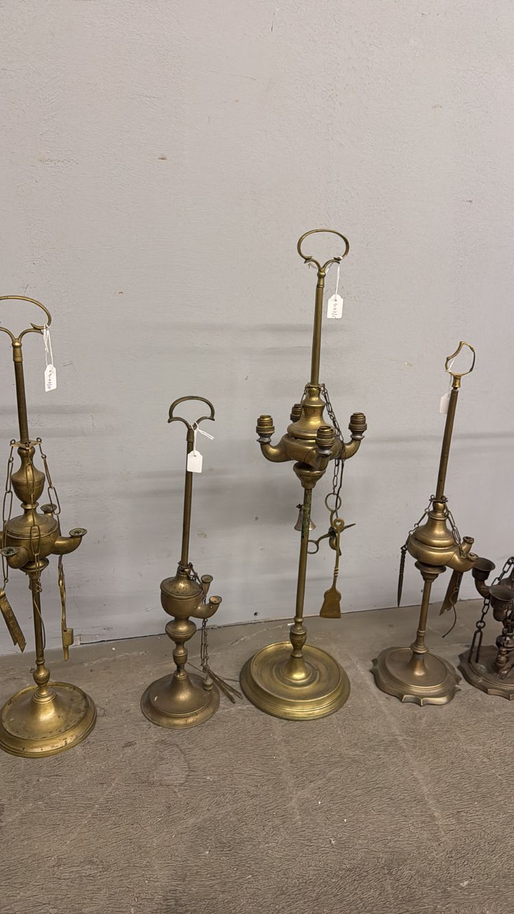 Groupe ancien de 5 lampes à huile en bronze doré, 19ème siècle mis63x16cm
