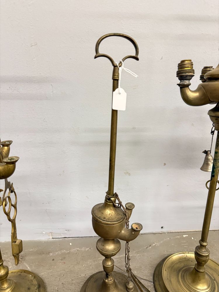 Groupe ancien de 5 lampes à huile en bronze doré, 19ème siècle mis63x16cm