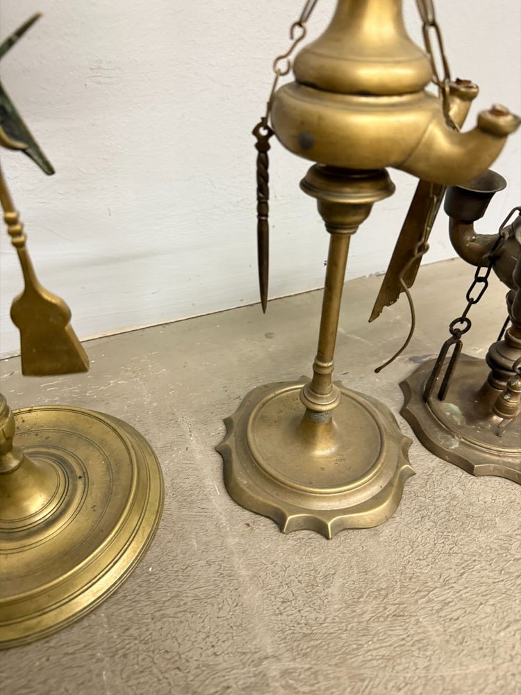 Groupe ancien de 5 lampes à huile en bronze doré, 19ème siècle mis63x16cm