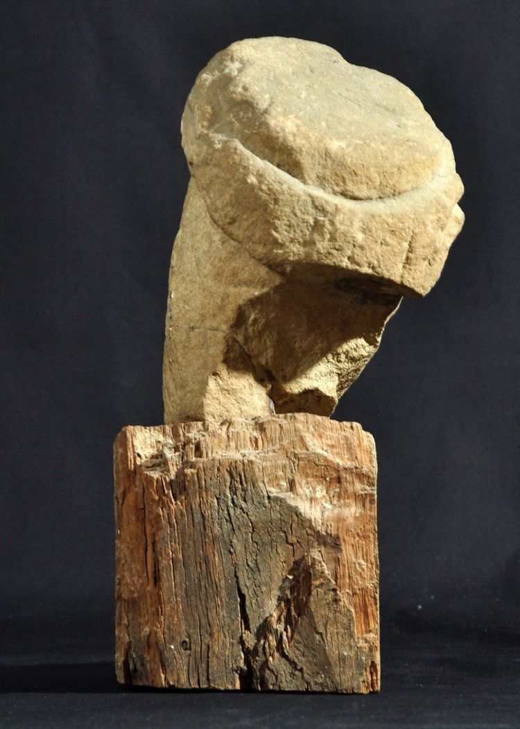 Testa di Cristo, epoca romanica (pietra arenaria scolpita).