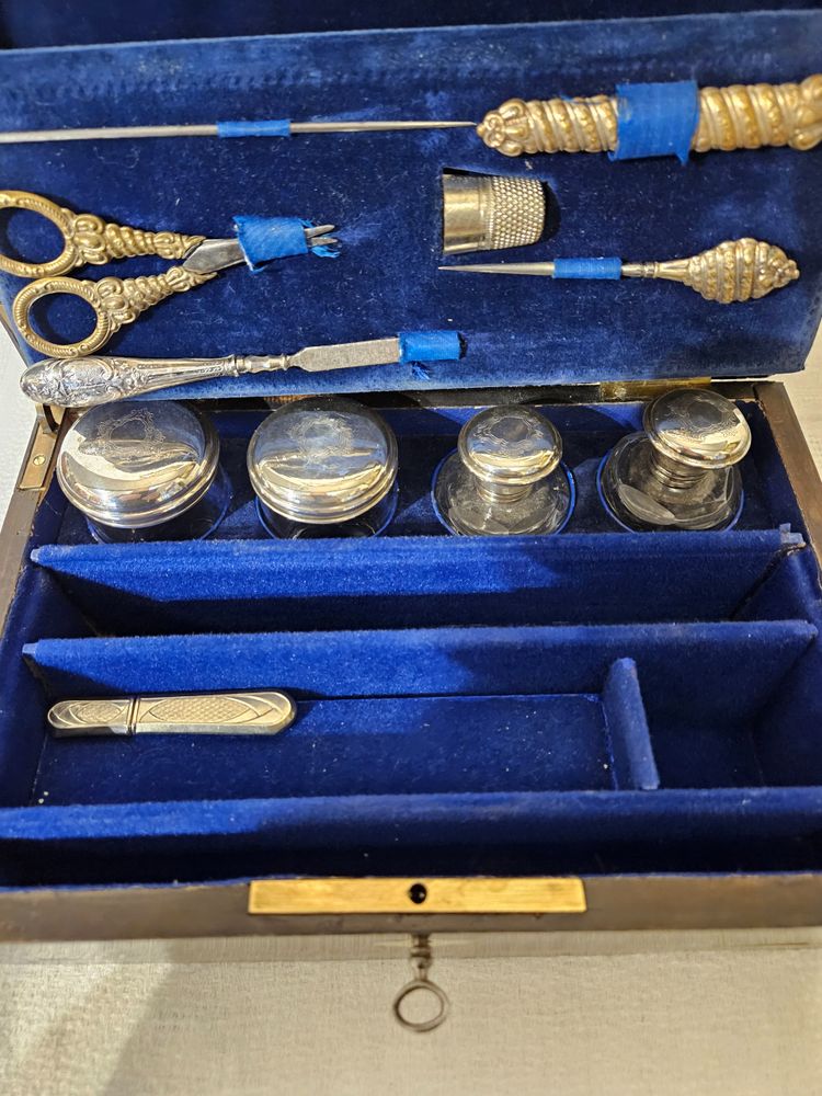 Coffret Nécessaire de voyage - Crystal and silver - Napoleon III period .