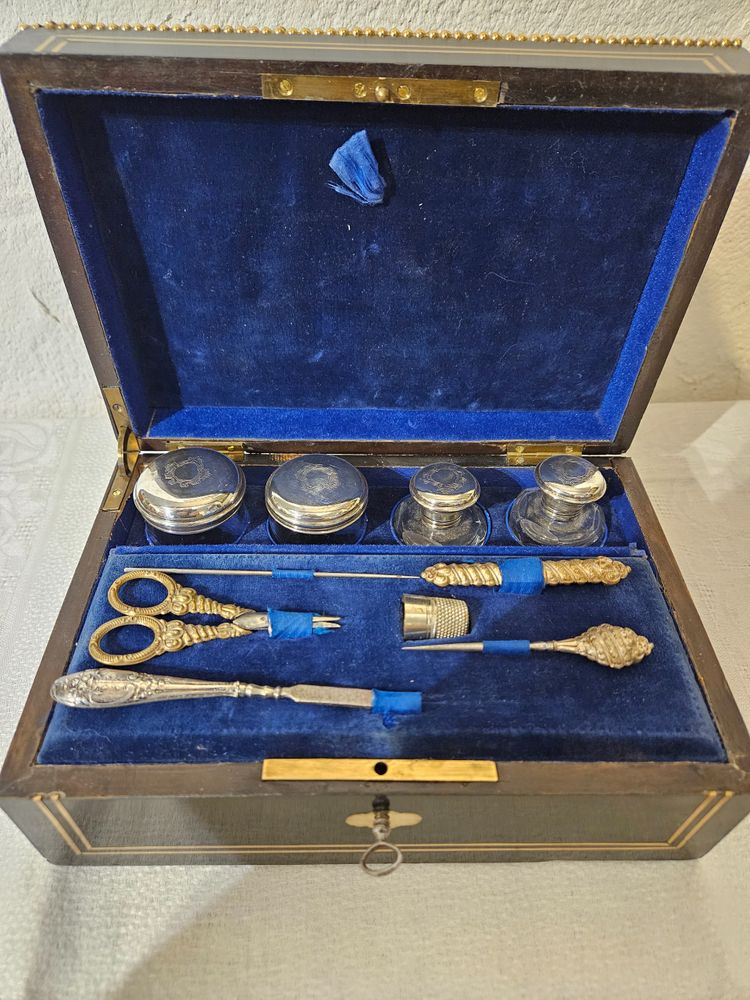 Coffret Nécessaire de voyage - Crystal and silver - Napoleon III period .