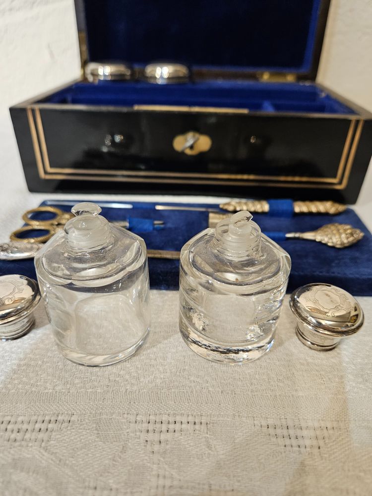 Coffret Nécessaire de voyage - Crystal and silver - Napoleon III period .