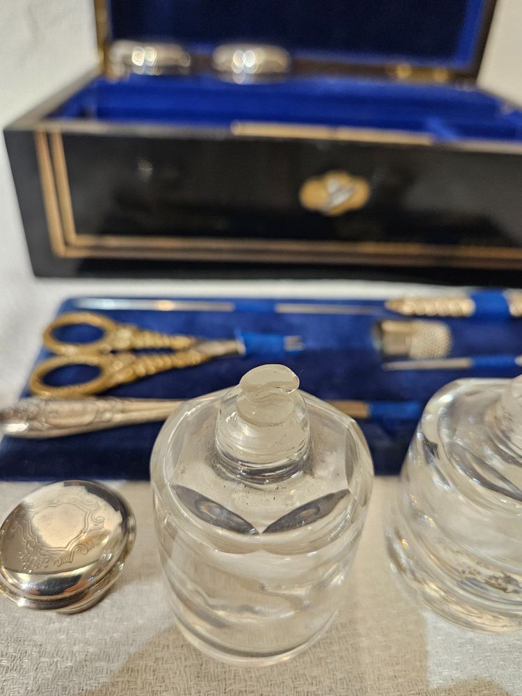 Coffret Nécessaire de voyage - Crystal and silver - Napoleon III period .
