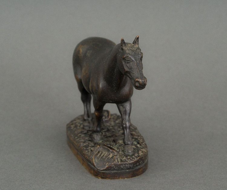 Cheval de trait en bronze XIXe patine brun foncé