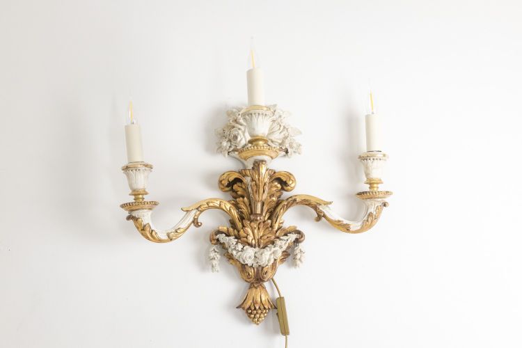 Pair of Louis XVI style sconces in gilded and lacquered wood. Circa 1900. LS5266457U