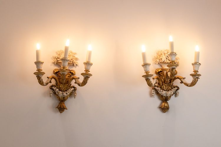 Pair of Louis XVI style sconces in gilded and lacquered wood. Circa 1900. LS5266457U