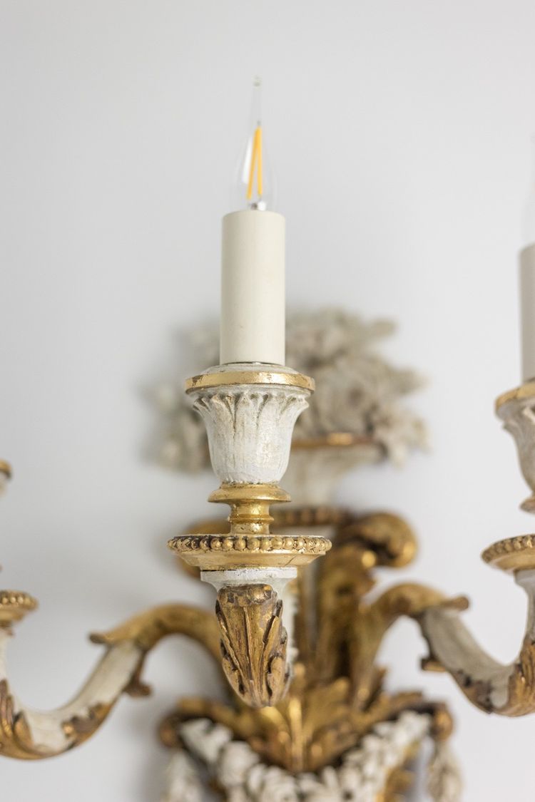 Pair of Louis XVI style sconces in gilded and lacquered wood. Circa 1900. LS5266457U