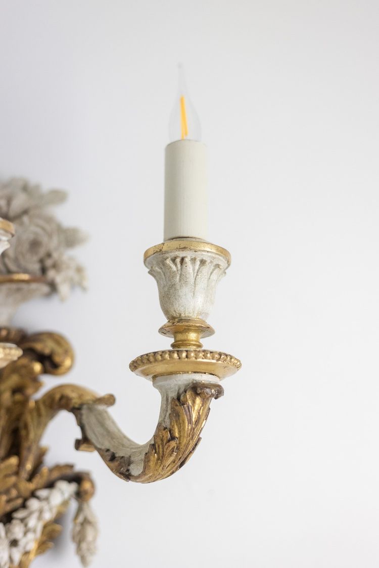 Pair of Louis XVI style sconces in gilded and lacquered wood. Circa 1900. LS5266457U