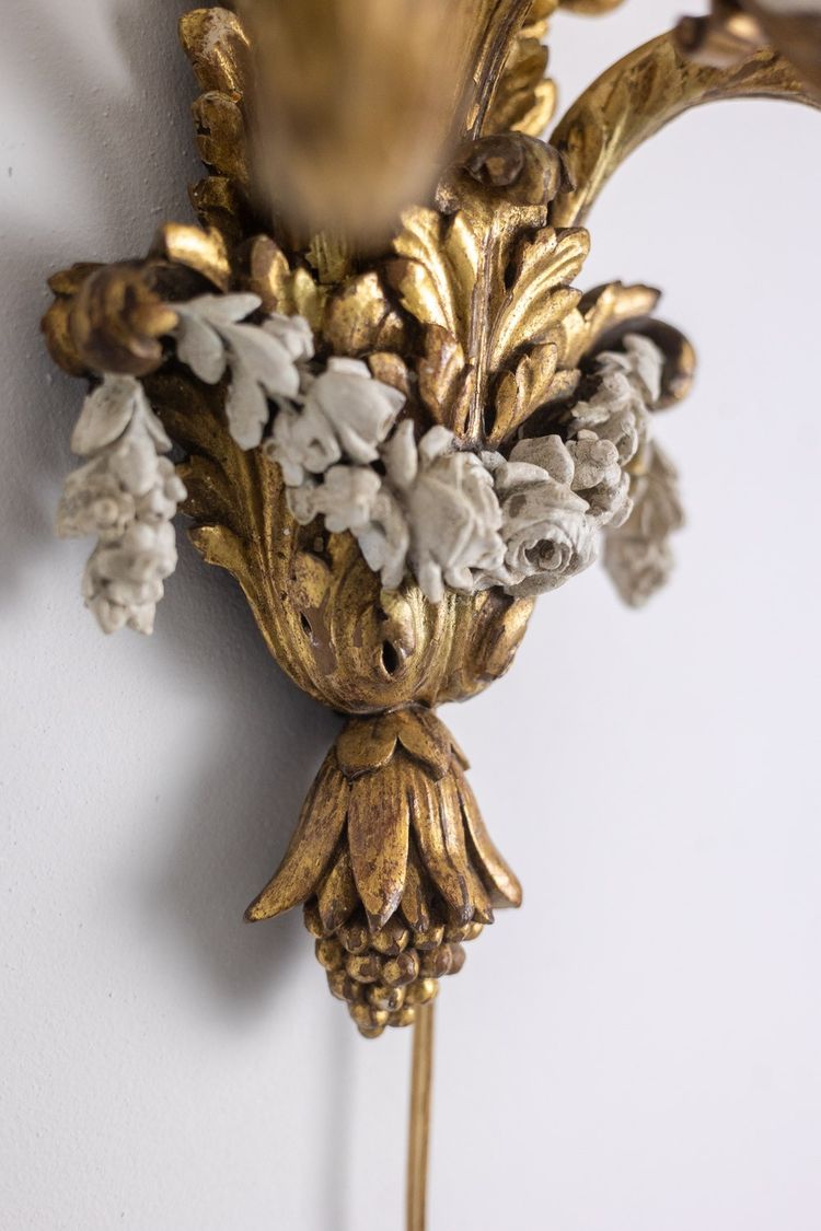 Pair of Louis XVI style sconces in gilded and lacquered wood. Circa 1900. LS5266457U