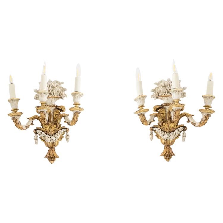 Pair of Louis XVI style sconces in gilded and lacquered wood. Circa 1900. LS5266457U