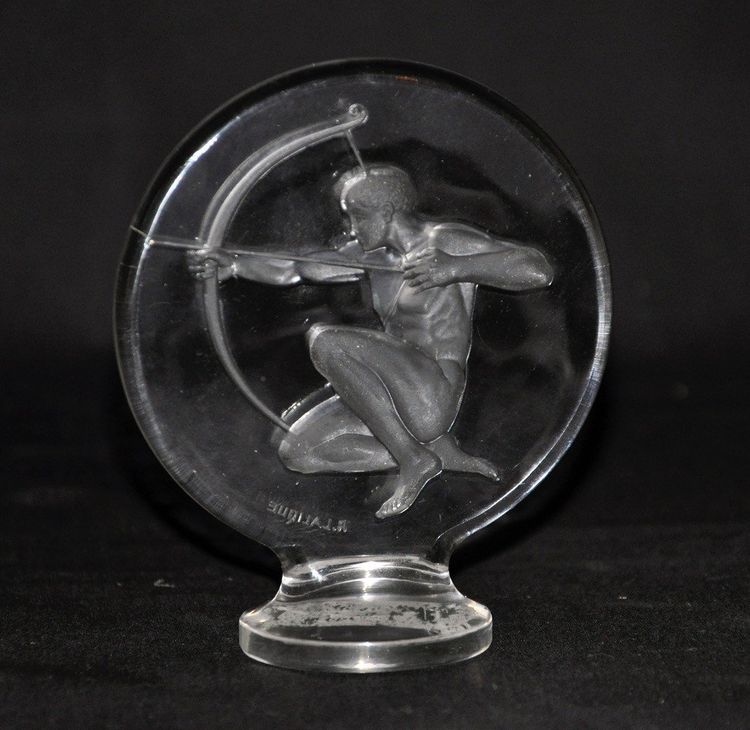Bouchon De Radiateur En Verre Pressé Moulé Signé René Lalique 20e Siècle
