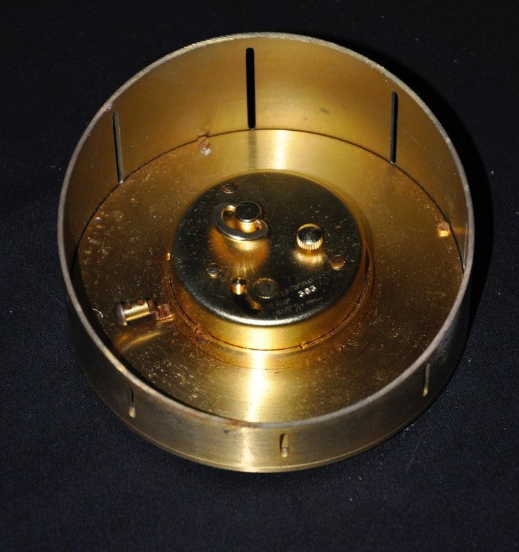Horloge De Table Jaeger-lecoultre Dorée Avec Calendrier Circa 1960
