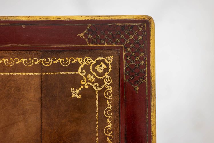 Scrivania piatta in stile Luigi XV decorata con scene lacustri. Circa 1800. LS60861809U