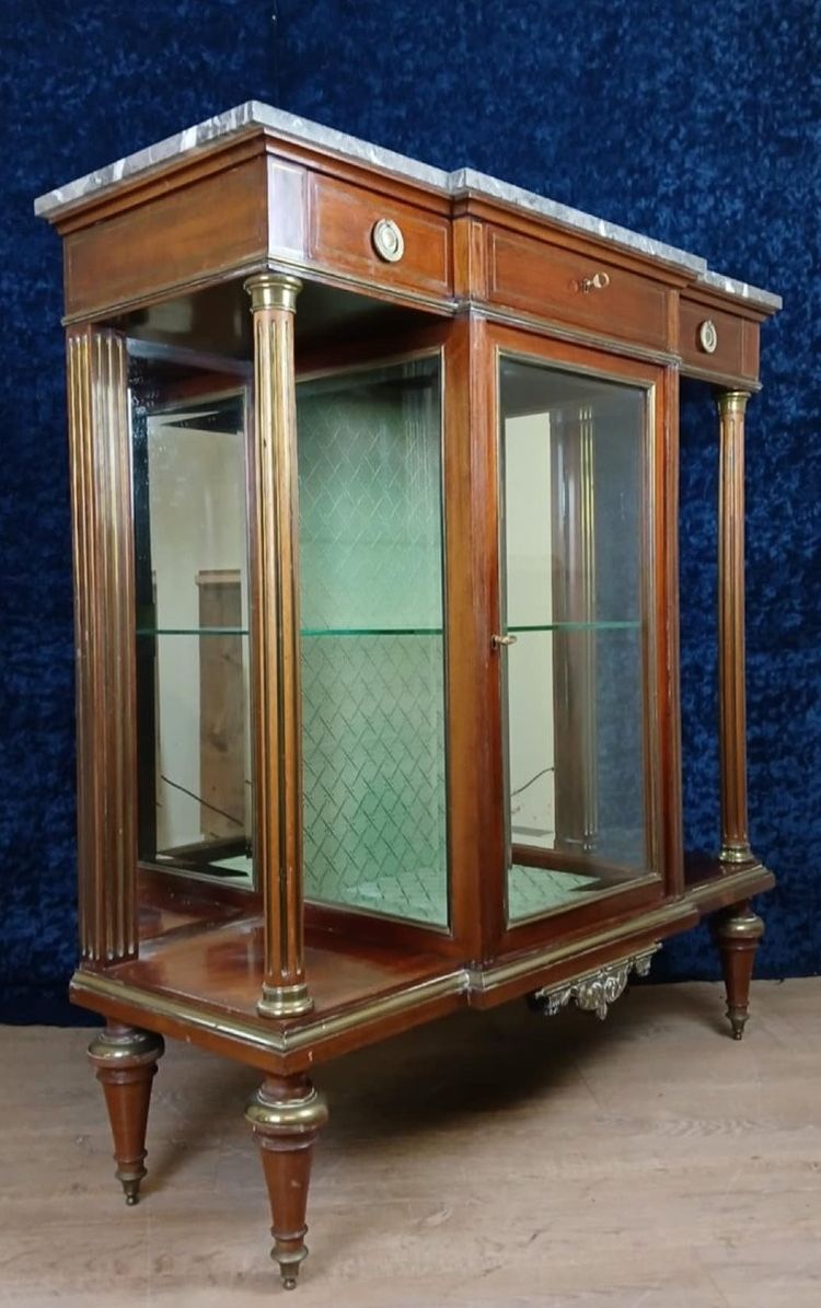 Louis XVI Parisian mahogany display case circa 1800
