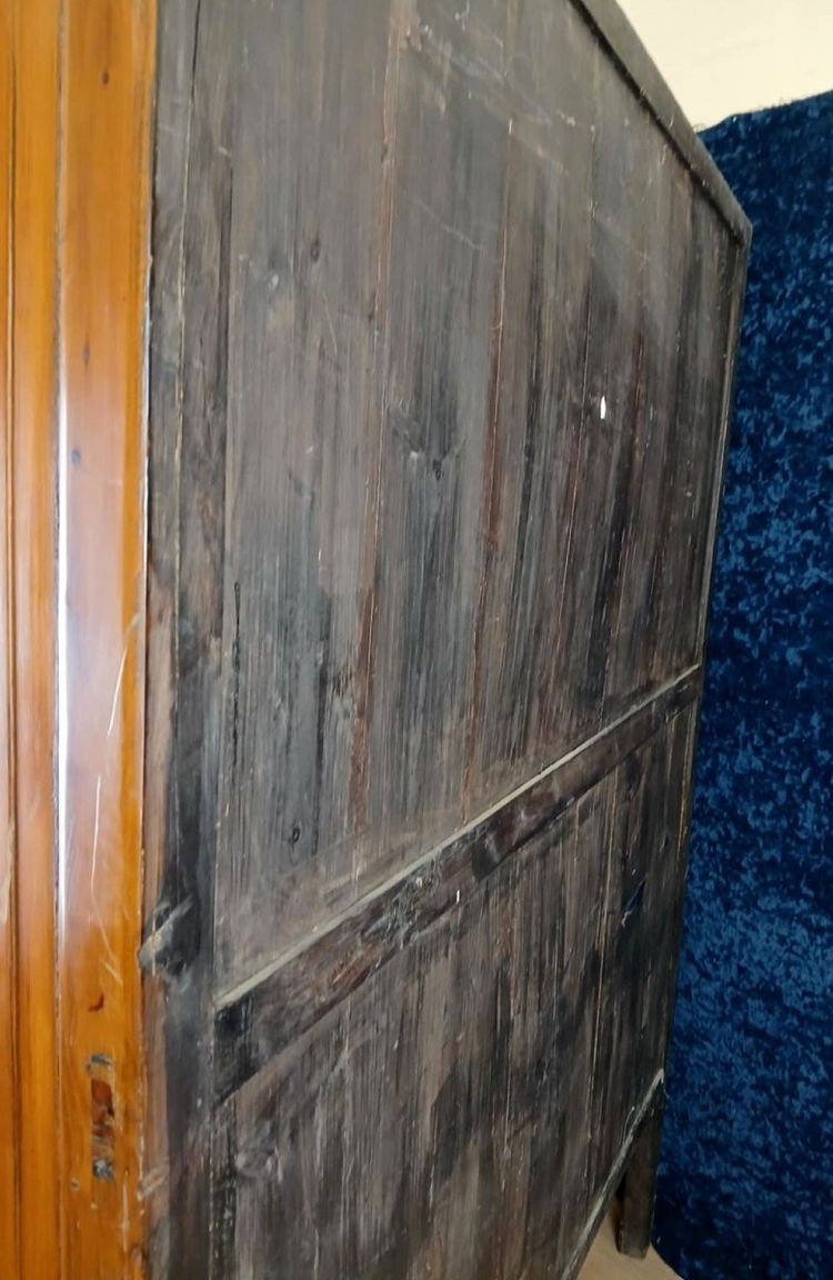 China, early 20th century: large lacquer cabinet with flower decorations