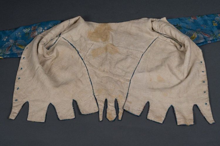 Giacca bolero del XVII o XVIII secolo con decorazioni floreali e pizzi ricamati a mano