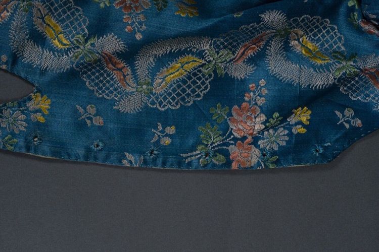 Giacca bolero del XVII o XVIII secolo con decorazioni floreali e pizzi ricamati a mano