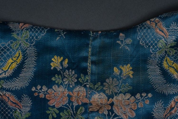 Giacca bolero del XVII o XVIII secolo con decorazioni floreali e pizzi ricamati a mano