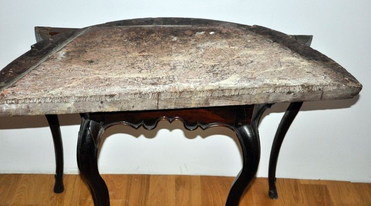 Half-moon console in walnut wood, typical of Dauphiné, 18th century