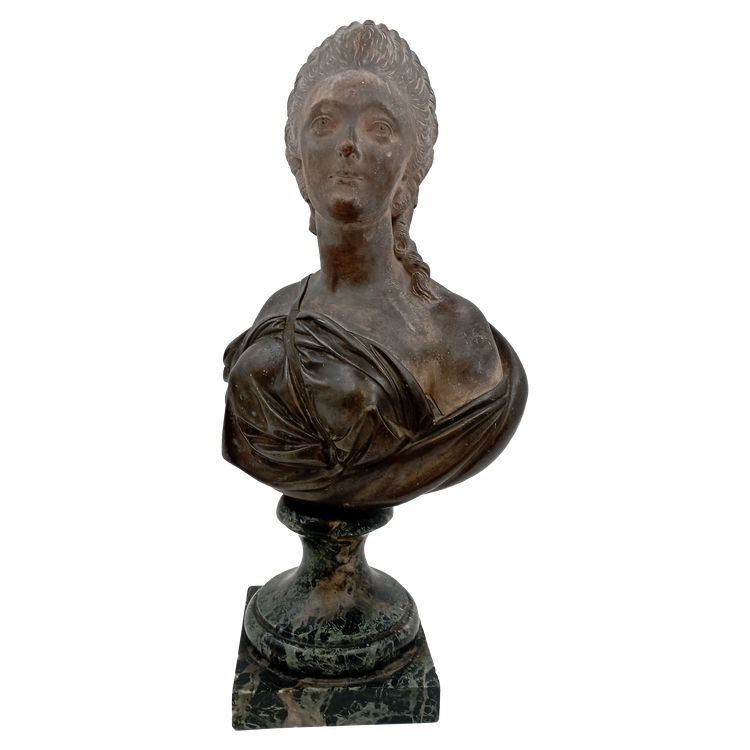 Scultura in terracotta di Madame du Barry del XVIII secolo attribuita a Pajou