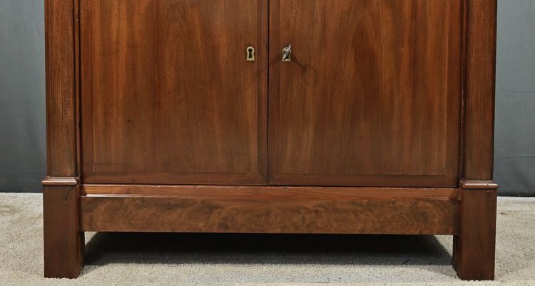 Credenza impiallacciata in mogano, periodo Direttorio - Inizio XIX secolo
