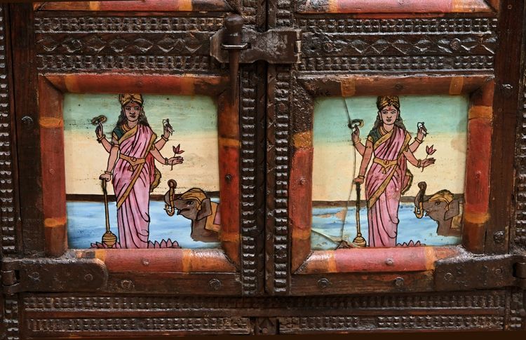 Meuble de Commerce Manjoosh en Bois Exotique, Inde – Début XXe