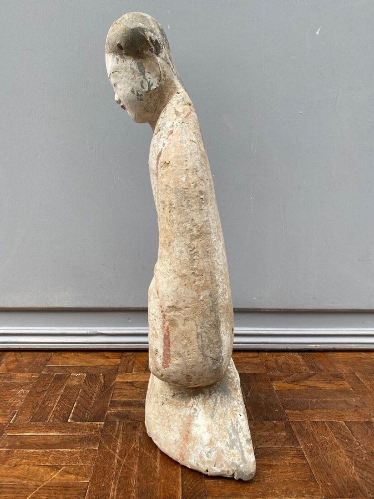 Chinese kneeling court lady in grey terracotta