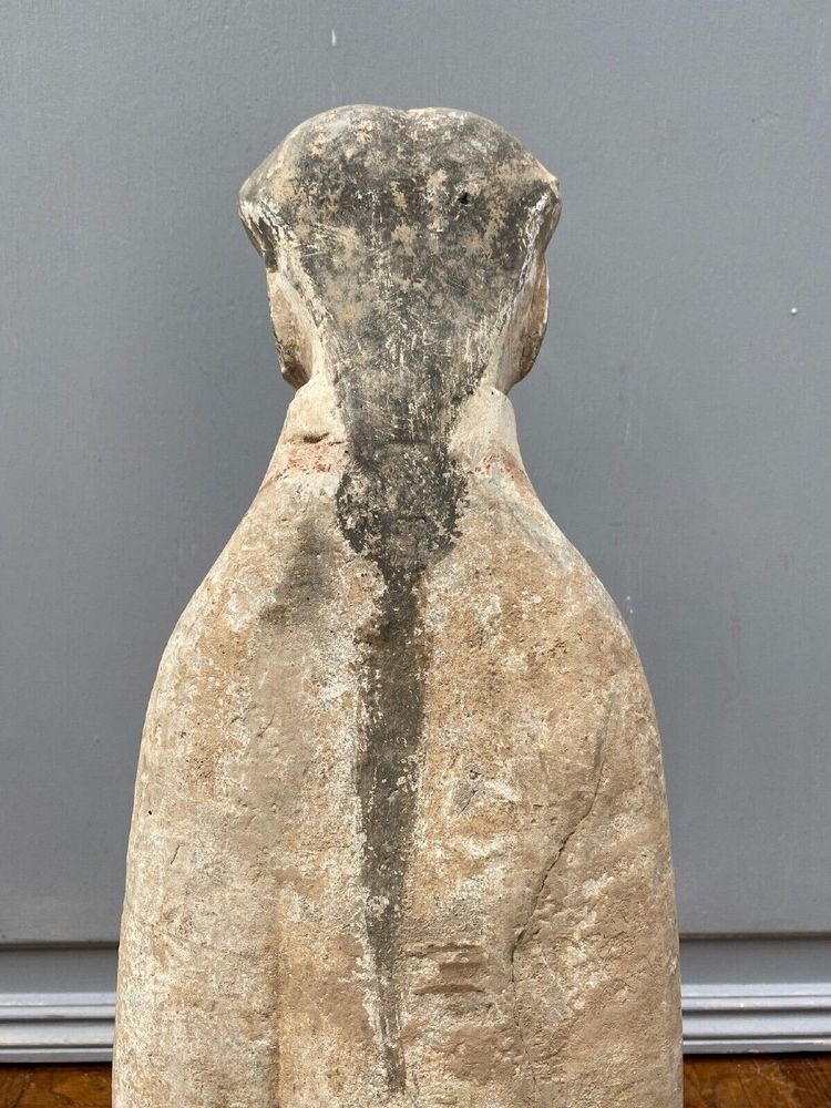 Chinese kneeling court lady in grey terracotta