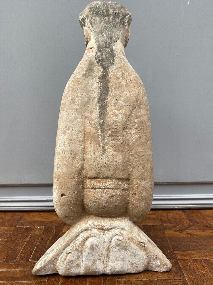 Chinese kneeling court lady in grey terracotta