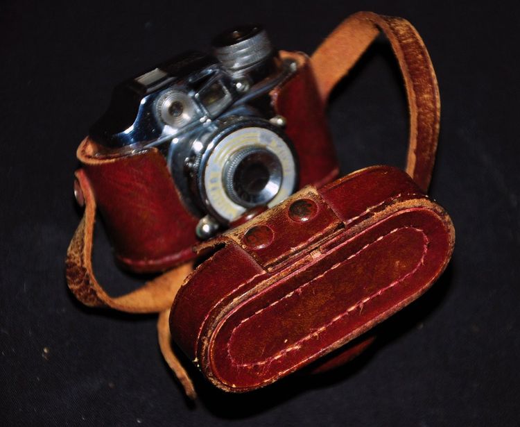 TOKO Spionagekamera mit Ledertasche