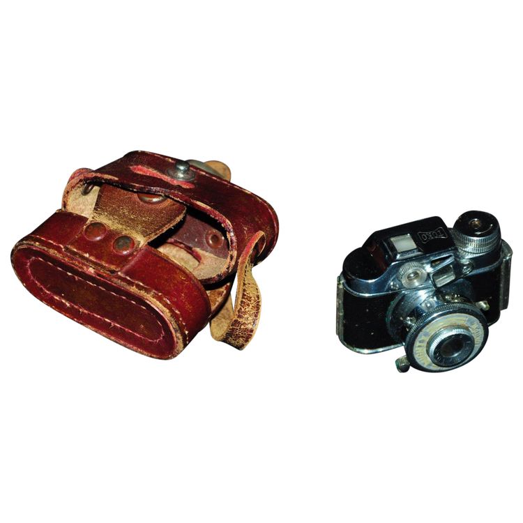 TOKO Spionagekamera mit Ledertasche