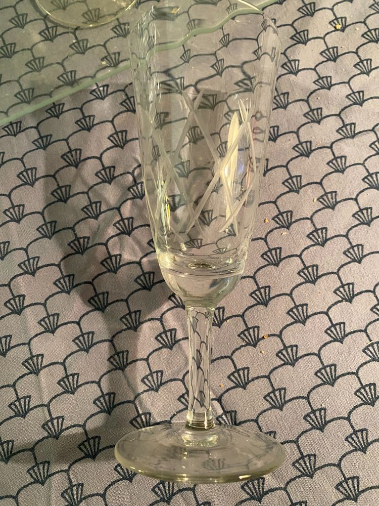 Set of 38 glasses and a carafe with stopper in fine crystal cut with diamond motifs, "50s" Years