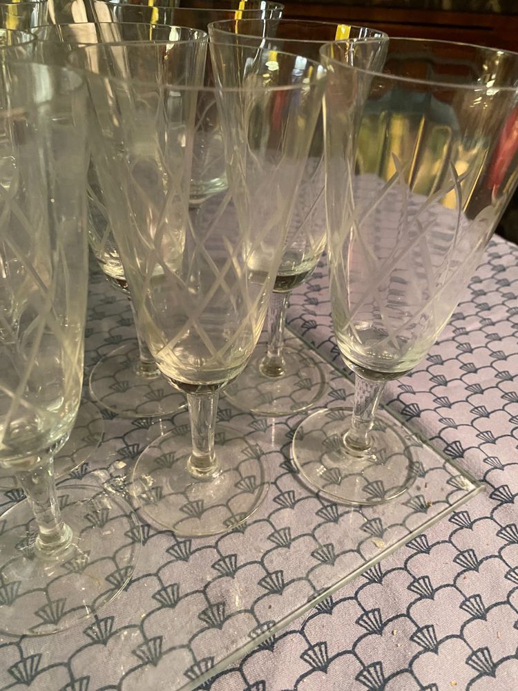 Set of 38 glasses and a carafe with stopper in fine crystal cut with diamond motifs, "50s" Years