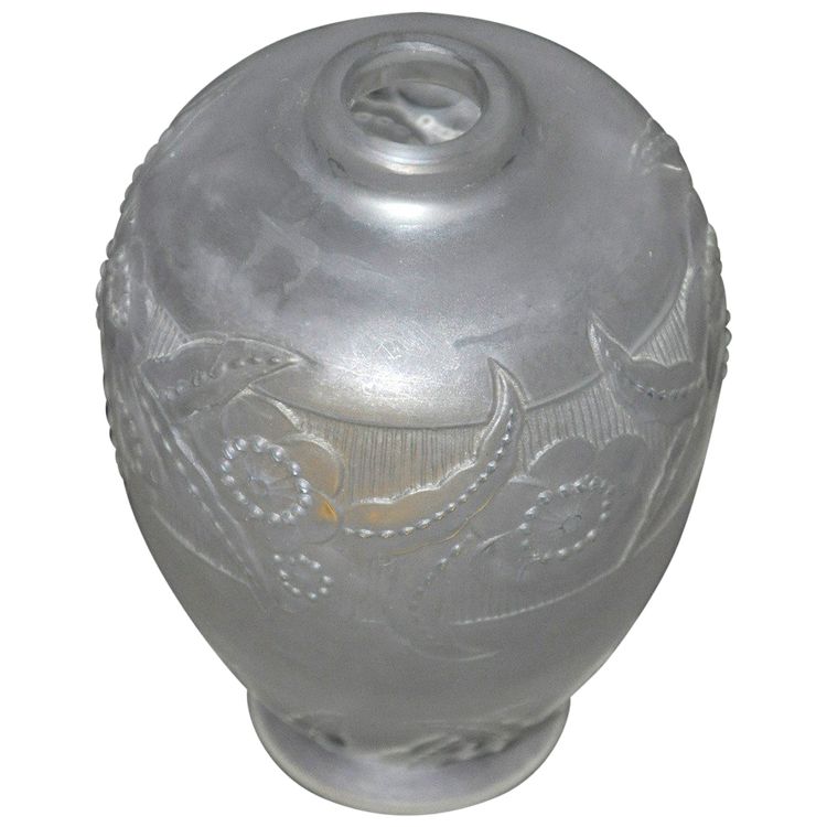 Vase en cristal signé Sabino moulé dépoli décor floral circa 1930